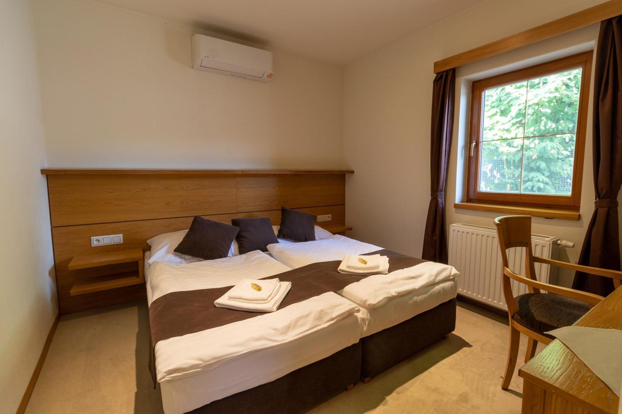 Hotel Resort Lovecka Basta สตราคอนนิส ภายนอก รูปภาพ