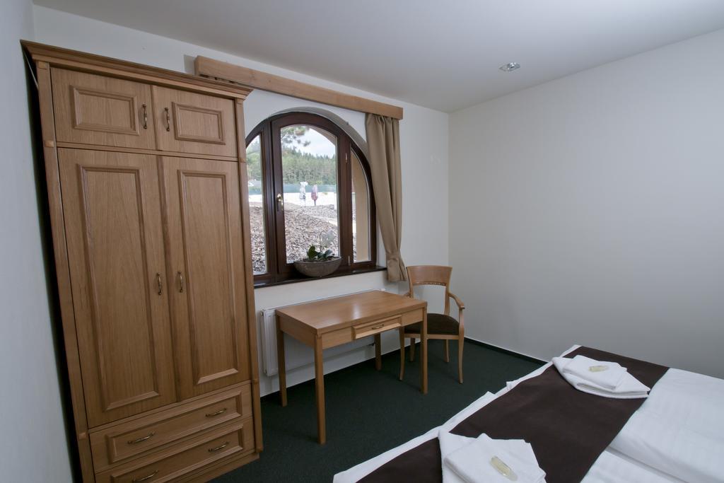 Hotel Resort Lovecka Basta สตราคอนนิส ภายนอก รูปภาพ