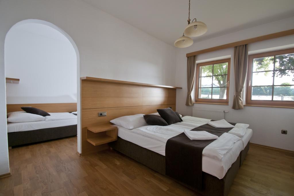 Hotel Resort Lovecka Basta สตราคอนนิส ภายนอก รูปภาพ